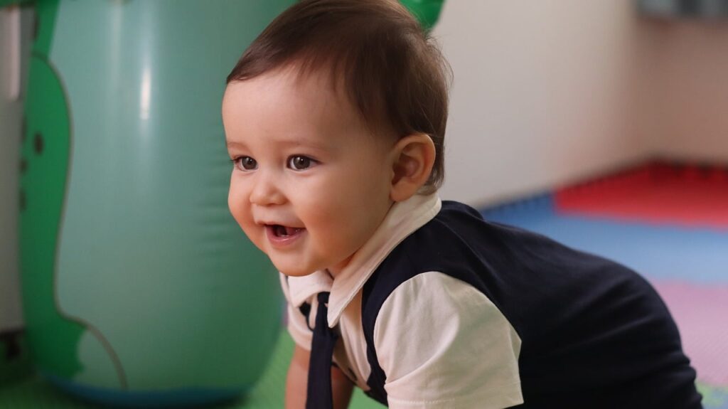 Des idées étonnantes pour le mobilier en bois à la crèche de votre bébé.